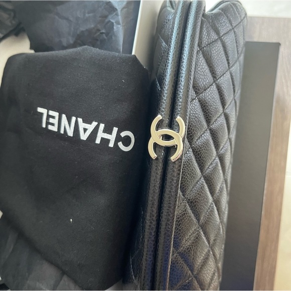 ❌SOLD❌ QUILTED CHANEL CLUTCH AUTH - Picture 4 of 7